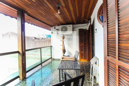 Casa à venda com 160m², 2 quartos e 5 vagas Casa à venda com 160m², 2 quartos e 5 vagasVaranda das Suítes