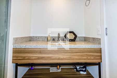 Banheiro de apartamento à venda com 1 quarto, 25m² em Farroupilha, Porto Alegre