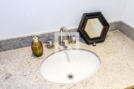 Banheiro de apartamento à venda com 1 quarto, 25m² em Farroupilha, Porto Alegre