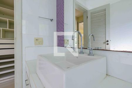 Casa para alugar com 400m², 3 quartos e 5 vagas Casa para alugar com 400m², 3 quartos e 5 vagasBanheiro Suíte 2