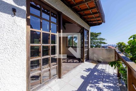 Casa para alugar com 400m², 3 quartos e 5 vagas Casa para alugar com 400m², 3 quartos e 5 vagasVaranda 1