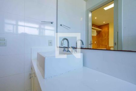 Casa para alugar com 400m², 3 quartos e 5 vagas Casa para alugar com 400m², 3 quartos e 5 vagasBanheiro Suíte 3