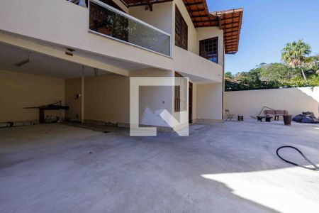 Casa para alugar com 400m², 3 quartos e 5 vagas Casa para alugar com 400m², 3 quartos e 5 vagasGaragem