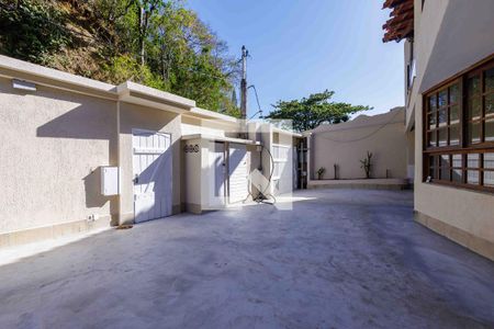 Casa para alugar com 400m², 3 quartos e 5 vagas Casa para alugar com 400m², 3 quartos e 5 vagasGaragem
