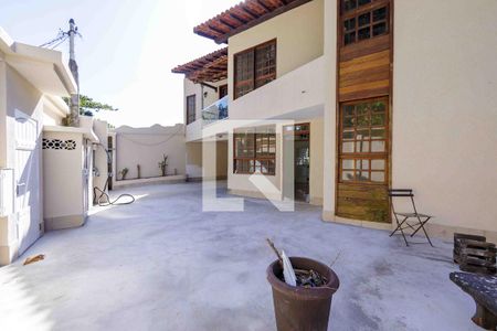 Casa para alugar com 400m², 3 quartos e 5 vagas Casa para alugar com 400m², 3 quartos e 5 vagasGaragem