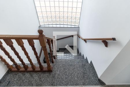 Casa à venda com 200m², 3 quartos e 4 vagas Casa à venda com 200m², 3 quartos e 4 vagasEscada