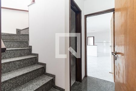 Corredor de casa à venda com 3 quartos, 200m² em Vila Brasilina, São Paulo