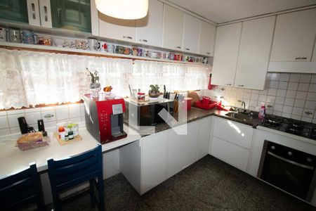 Casa à venda com 400m², 5 quartos e 3 vagas Casa à venda com 400m², 5 quartos e 3 vagasCozinha