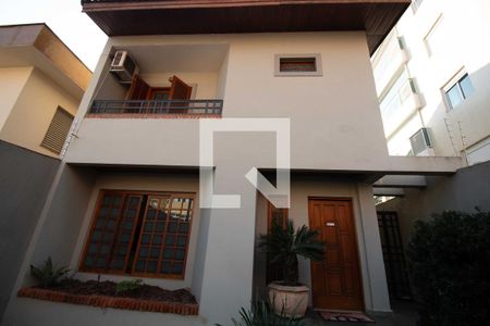 Casa à venda com 400m², 5 quartos e 3 vagas Casa à venda com 400m², 5 quartos e 3 vagasFachada