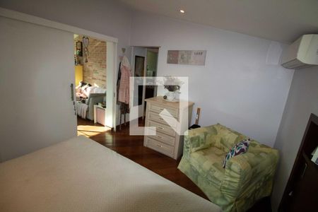 Casa à venda com 400m², 5 quartos e 3 vagas Casa à venda com 400m², 5 quartos e 3 vagasSuíte 4