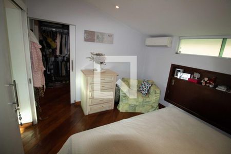 Casa à venda com 400m², 5 quartos e 3 vagas Casa à venda com 400m², 5 quartos e 3 vagasSuíte 4