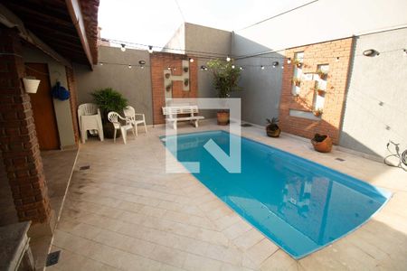 Casa à venda com 400m², 5 quartos e 3 vagas Casa à venda com 400m², 5 quartos e 3 vagasPiscina