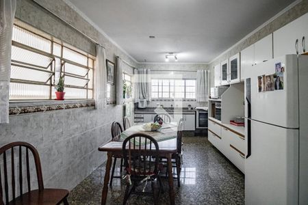 Casa à venda com 196m², 3 quartos e 3 vagasCozinha