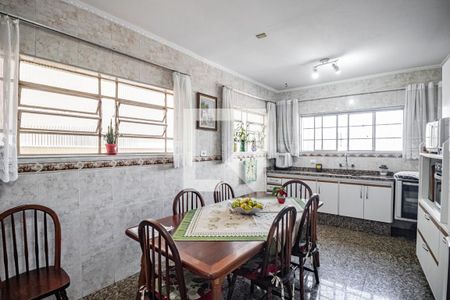 Casa à venda com 196m², 3 quartos e 3 vagasCozinha