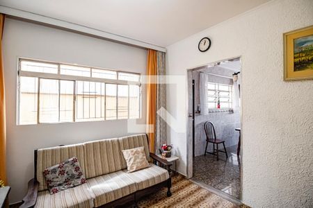 Sala de TV de casa à venda com 3 quartos, 196m² em Vila Monumento, São Paulo