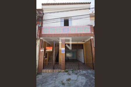 Casa para alugar com 150m², 4 quartos e 2 vagas Casa para alugar com 150m², 4 quartos e 2 vagasFachada