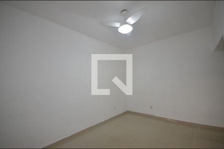 Sala de casa à venda com 2 quartos, 80m² em Vista Alegre, Rio de Janeiro