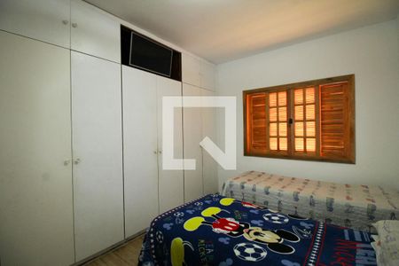 Casa à venda com 250m², 3 quartos e 4 vagasquarto 2