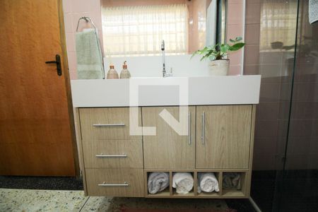 Casa à venda com 250m², 3 quartos e 4 vagasBanheiro 2