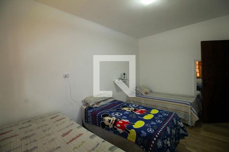 Casa à venda com 250m², 3 quartos e 4 vagasquarto 2