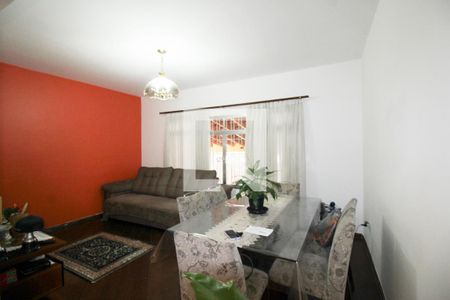 Casa à venda com 250m², 3 quartos e 4 vagasSala