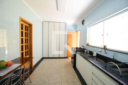 Casa à venda com 250m², 3 quartos e 4 vagasCozinha