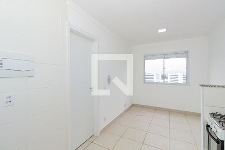 Sala/Cozinha de apartamento para alugar com 1 quarto, 27m² em Jardim Mirante, São Paulo