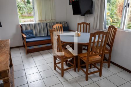 Sala de apartamento para alugar com 2 quartos, 39m² em Canasvieiras, Florianópolis