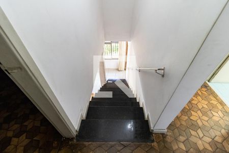 Escada de casa para alugar com 3 quartos, 160m² em Vila Santo Estefano, São Paulo