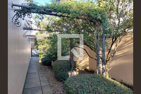 Casa à venda com 430m², 4 quartos e 4 vagas Casa à venda com 430m², 4 quartos e 4 vagasÁrea externa