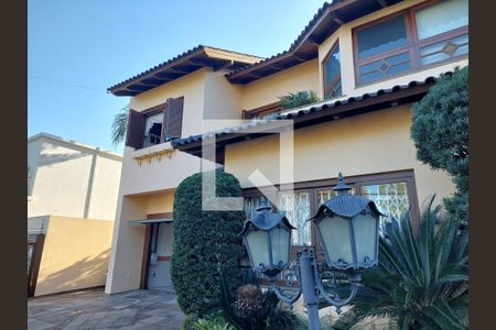 Casa à venda com 430m², 4 quartos e 4 vagas Casa à venda com 430m², 4 quartos e 4 vagasFachada