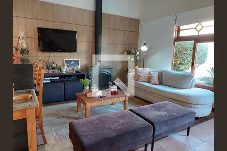 Casa à venda com 430m², 4 quartos e 4 vagas Casa à venda com 430m², 4 quartos e 4 vagasSala de Estar 2