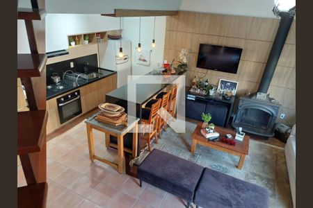 Casa à venda com 430m², 4 quartos e 4 vagas Casa à venda com 430m², 4 quartos e 4 vagasSala de Estar 2