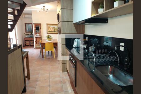 Casa à venda com 430m², 4 quartos e 4 vagas Casa à venda com 430m², 4 quartos e 4 vagasCozinha 2