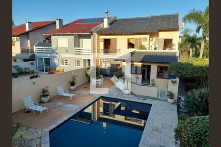 Casa à venda com 430m², 4 quartos e 4 vagas Casa à venda com 430m², 4 quartos e 4 vagasÁrea externa