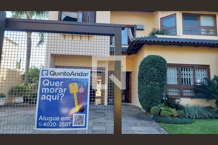 Casa à venda com 430m², 4 quartos e 4 vagas Casa à venda com 430m², 4 quartos e 4 vagasFachada