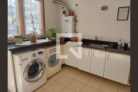 Casa à venda com 430m², 4 quartos e 4 vagas Casa à venda com 430m², 4 quartos e 4 vagasLavanderia