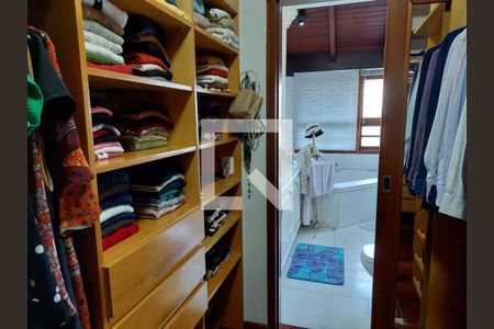 Casa à venda com 430m², 4 quartos e 4 vagas Casa à venda com 430m², 4 quartos e 4 vagasCloset da suíte 1