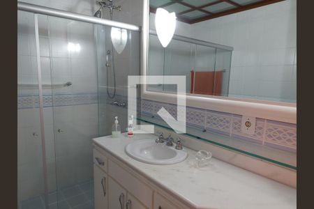 Casa à venda com 430m², 4 quartos e 4 vagas Casa à venda com 430m², 4 quartos e 4 vagasBanheiro Social 1
