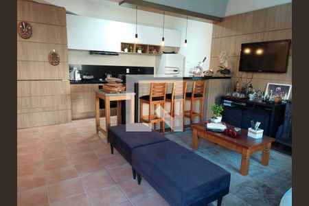 Casa à venda com 430m², 4 quartos e 4 vagas Casa à venda com 430m², 4 quartos e 4 vagasSala de Estar 2