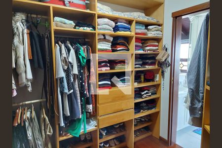 Casa à venda com 430m², 4 quartos e 4 vagas Casa à venda com 430m², 4 quartos e 4 vagasCloset da suíte 1