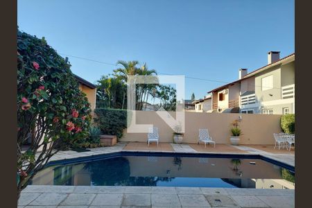 Casa à venda com 430m², 4 quartos e 4 vagas Casa à venda com 430m², 4 quartos e 4 vagasPiscina