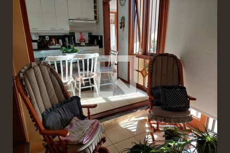 Casa à venda com 430m², 4 quartos e 4 vagas Casa à venda com 430m², 4 quartos e 4 vagasSala de Leitura