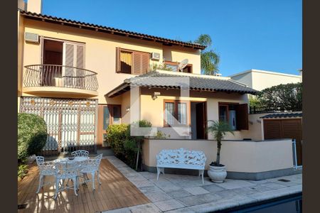 Casa à venda com 430m², 4 quartos e 4 vagas Casa à venda com 430m², 4 quartos e 4 vagasÁrea externa