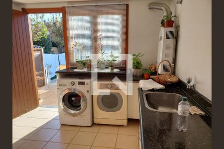 Casa à venda com 430m², 4 quartos e 4 vagas Casa à venda com 430m², 4 quartos e 4 vagasLavanderia