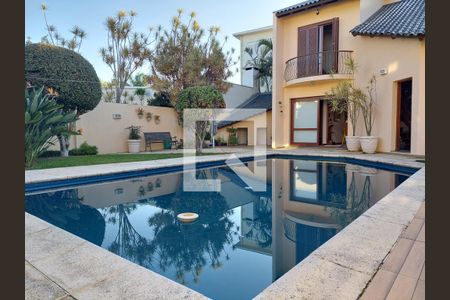 Casa à venda com 430m², 4 quartos e 4 vagas Casa à venda com 430m², 4 quartos e 4 vagasPiscina