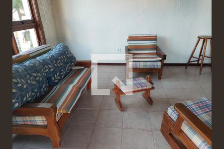 Casa à venda com 430m², 4 quartos e 4 vagas Casa à venda com 430m², 4 quartos e 4 vagasSala de Estar 3