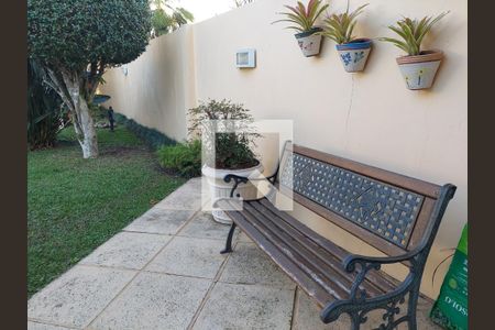 Casa à venda com 430m², 4 quartos e 4 vagas Casa à venda com 430m², 4 quartos e 4 vagasÁrea externa