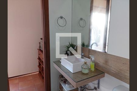 Casa à venda com 430m², 4 quartos e 4 vagas Casa à venda com 430m², 4 quartos e 4 vagasBanheiro Social 2