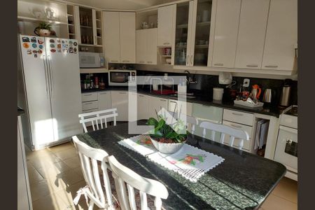 Casa à venda com 430m², 4 quartos e 4 vagas Casa à venda com 430m², 4 quartos e 4 vagasCozinha 1